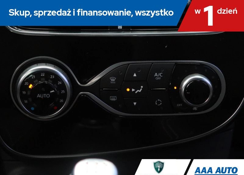 Renault Clio cena 45000 przebieg: 39667, rok produkcji 2017 z Łęczna małe 301